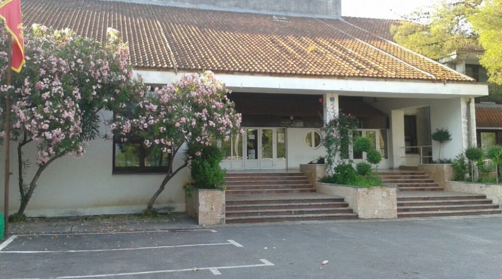 Apel roditelja: Organizovati prevoz za srednjoškolce SMŠ “Mladost” u Tivtu