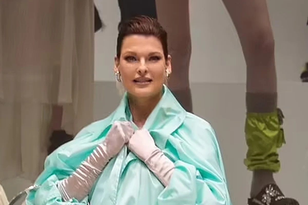 Linda Evanđelista prošetala modnom pistom prvi put nakon tretmana koji ju je “deformisao”