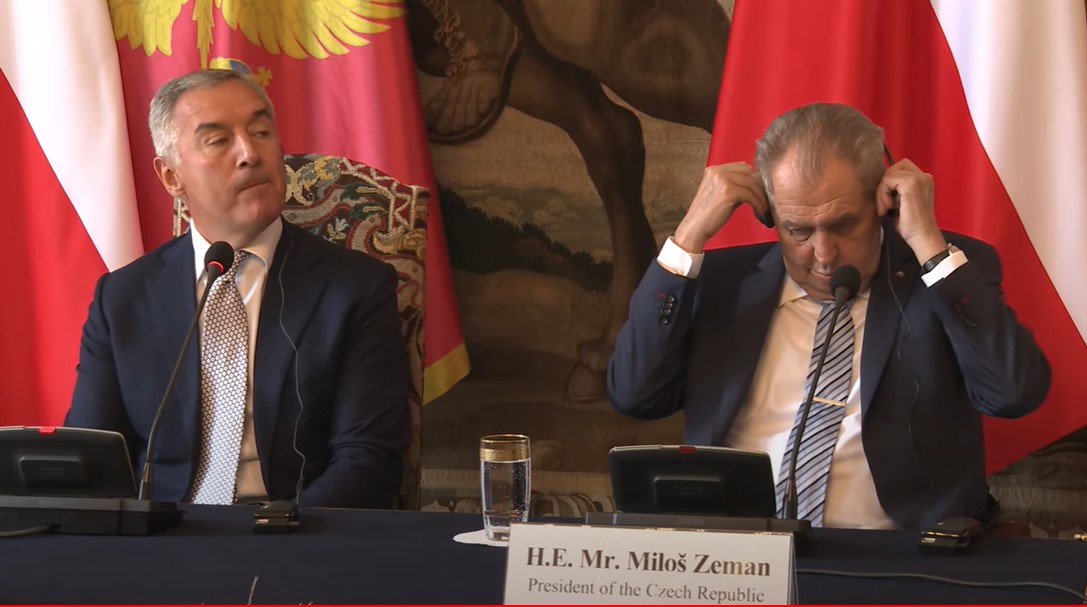 Predsjednik Češke, iako je zbog bolesti u kolicima, ustao kada je intonirana himna Crne Gore