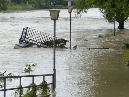 Hrvatskoj prijete poplave: Postavljene vreće s pijeskom