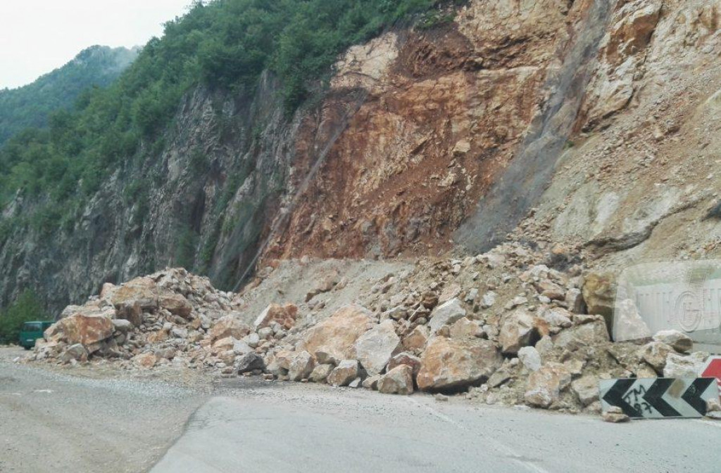 U prekidu saobraćaj na putu Mojkovac- Đurđevića Tara