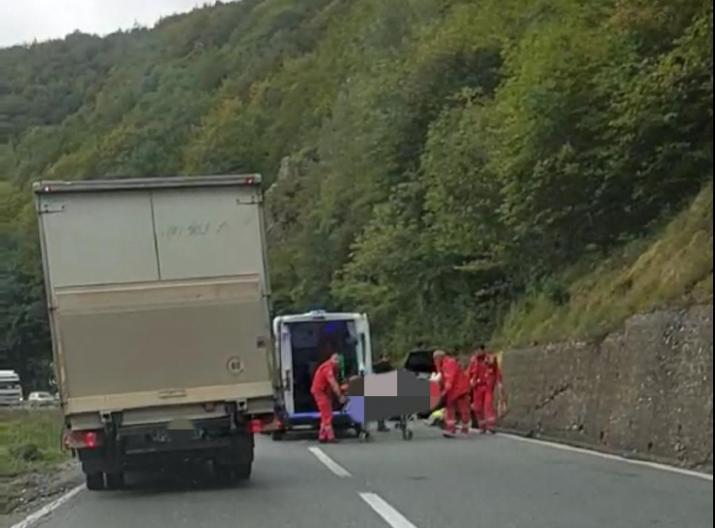 U saobrćajnoj nezgodi kod mjesta Sirogošt troje povriđenih