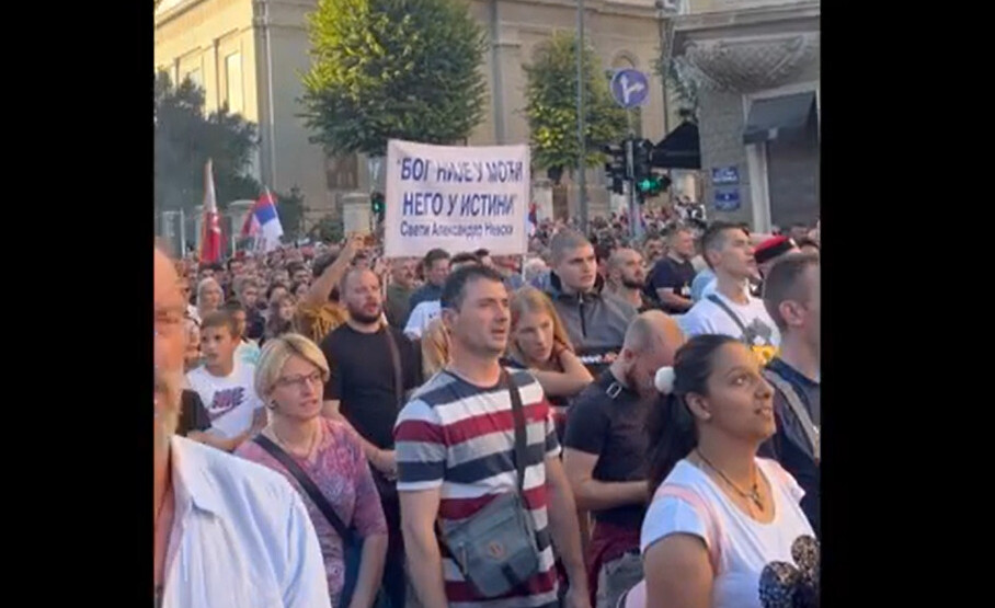 ‘Moleban’ crkve i protest desničara protiv Europrajda u Beogradu
