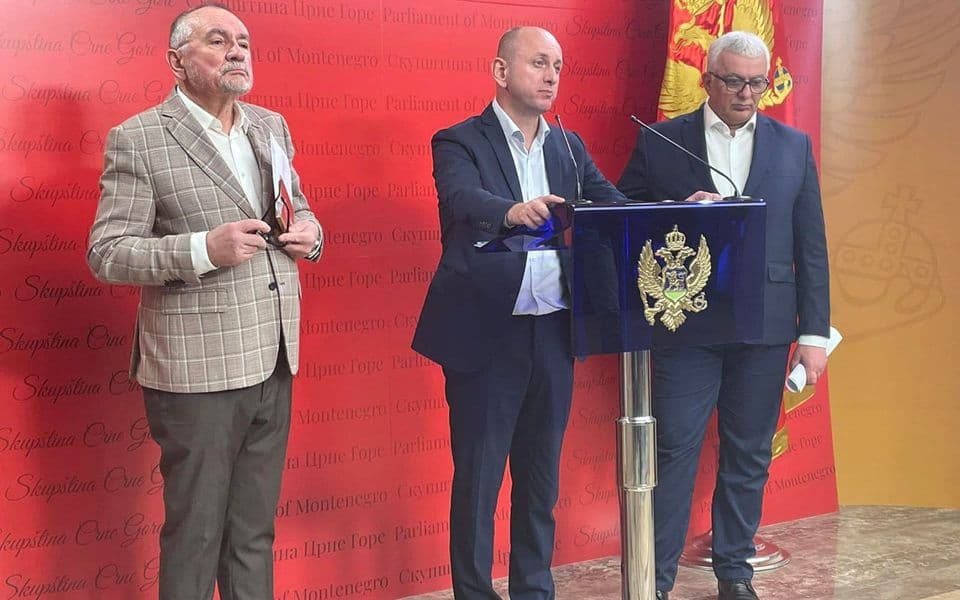 DF pokušava zakonom da natjera Đukanovića da da mandat Lekiću