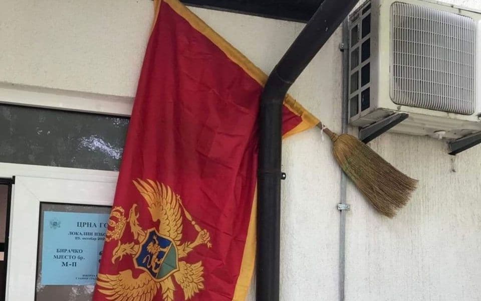OIK: Slika zastave na metli nije iz Kolašina