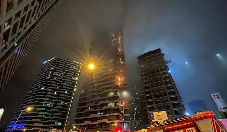Veliki požar zahvatio zgradu od 24 sprata u Istanbulu