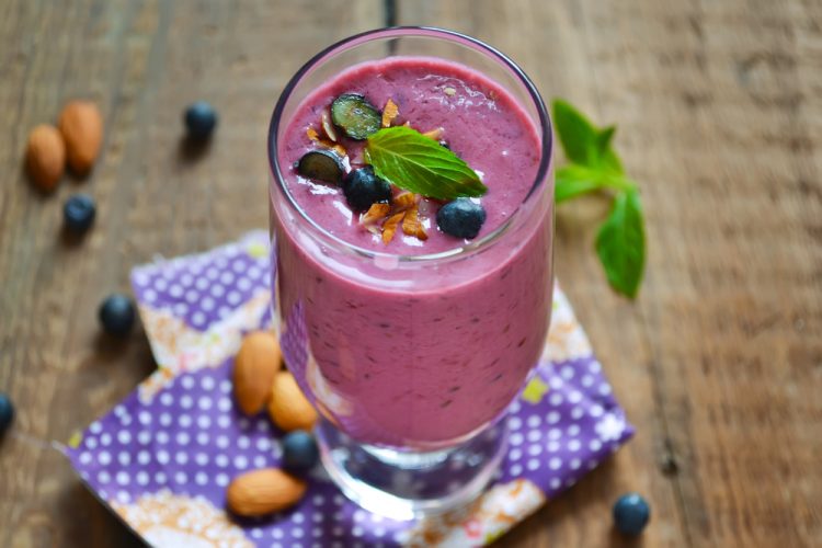 Smoothie sa kefirom i bobičastim voćem