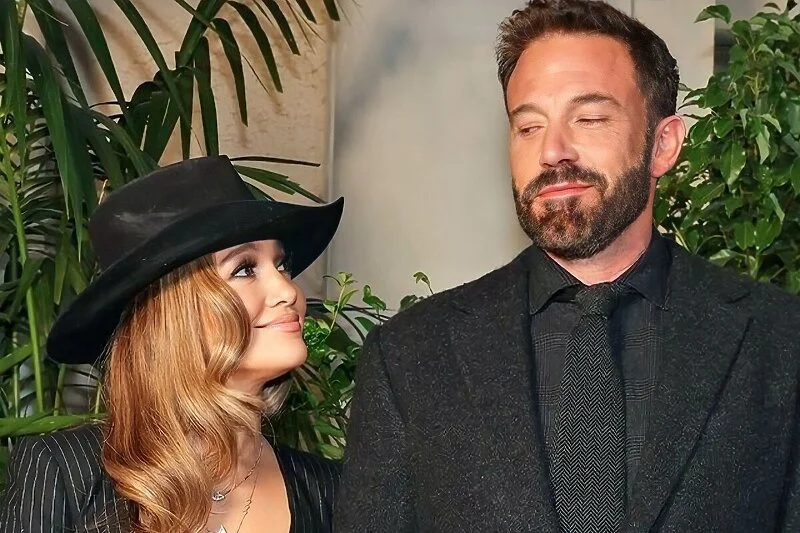 Jennifer Lopez i Ben Affleck usklađenim odjevnim kombinacijama privlačili poglede na reviji