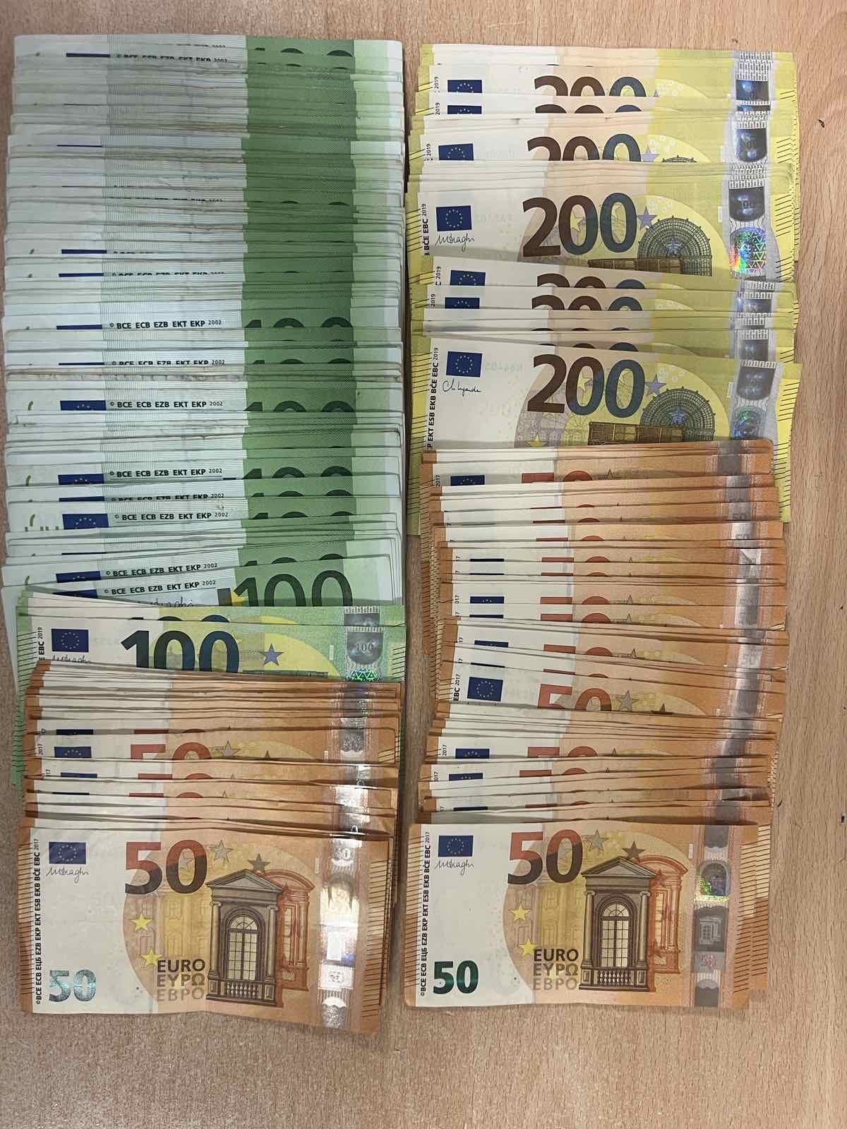 Uprava prihoda i carina: Tokom pretresa kod Slijepčevića pronađeno neprijavljenih 19.900 eura