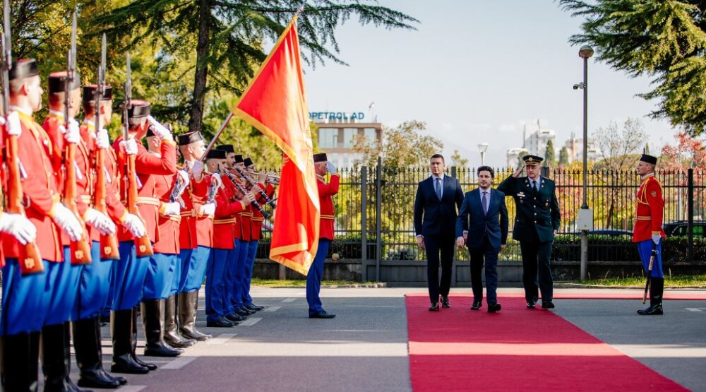 Abazović i Adžić obišli Ministarstvo odbrane i Generalštab Vojske Crne Gore