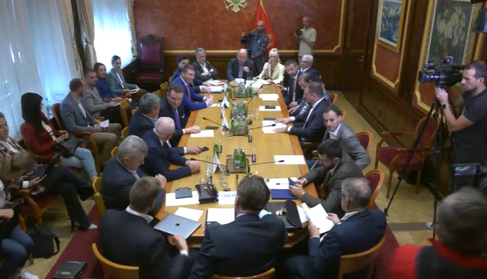 Krivokapić Kneževiću: Funkcionerima SNS-a zabranjen ulazak jer su došli da dijele novac i vrše uticaj, ne znam što se Vi vrijeđate zbog toga