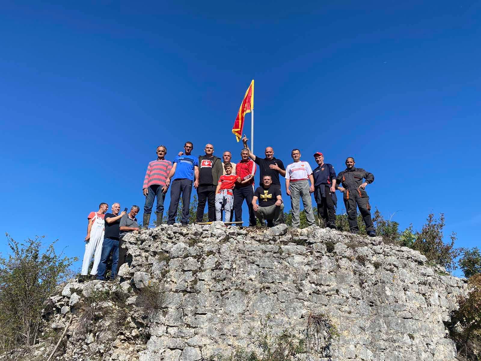 Crnogorska zastava se zavijorila i na Slanom jezeru!