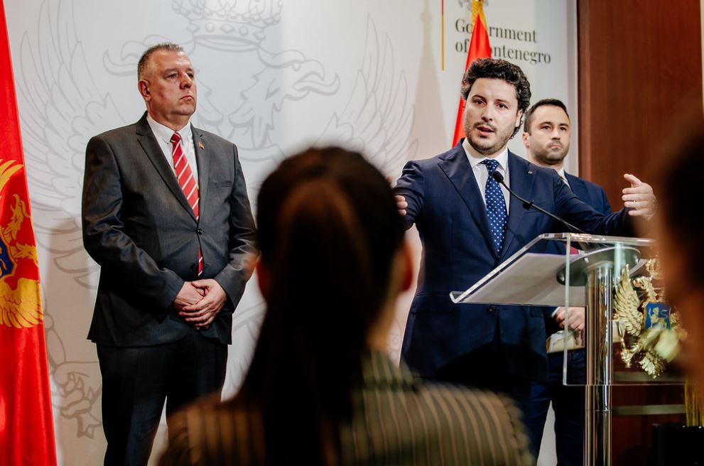 Vlada: Objavljujemo dio spiska funkcionera i službenika kojima je Komisija dodijelila stambene kredite
