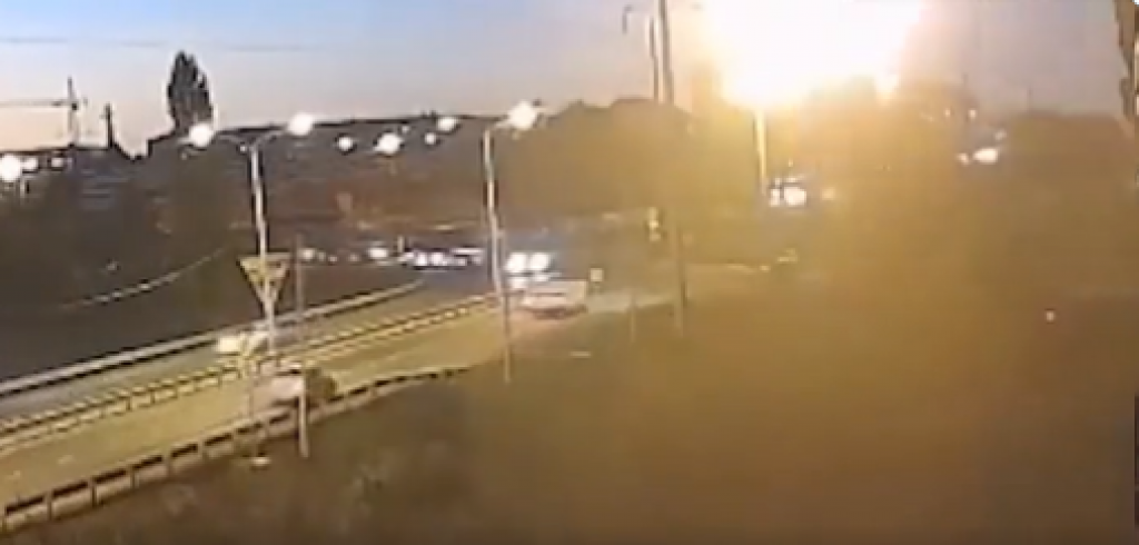 (VIDEO) Trenutak pada Su-34 u Jejsku: Zapalio se u vazduhu, pa srušio na zgradu