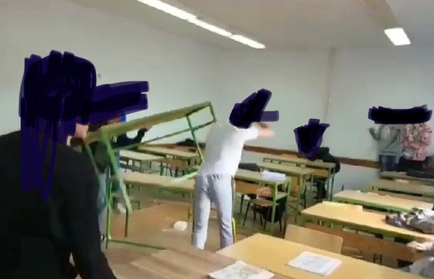 Protiv deset učenika nikšićke Gimnazije koji su se gađali klupama i stolicama pokrenut disciplinski postupak