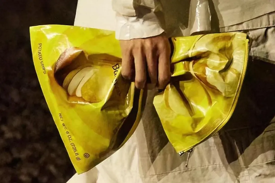 Balenciaga predstavila torbu čiji je izgled inspirisan kesicom čipsa
