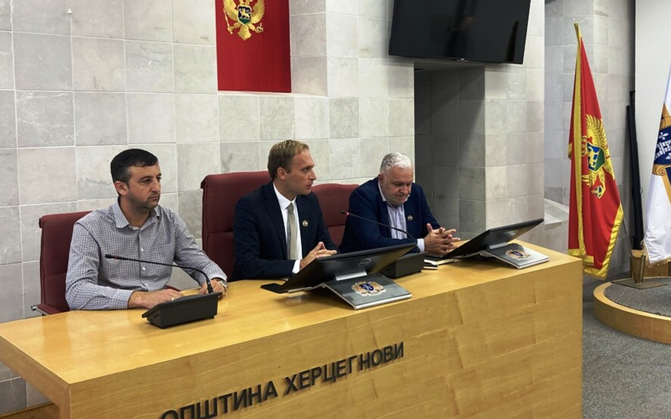 Blokada upozorenja na graničnom prelazu Debeli brijeg u nedjelju