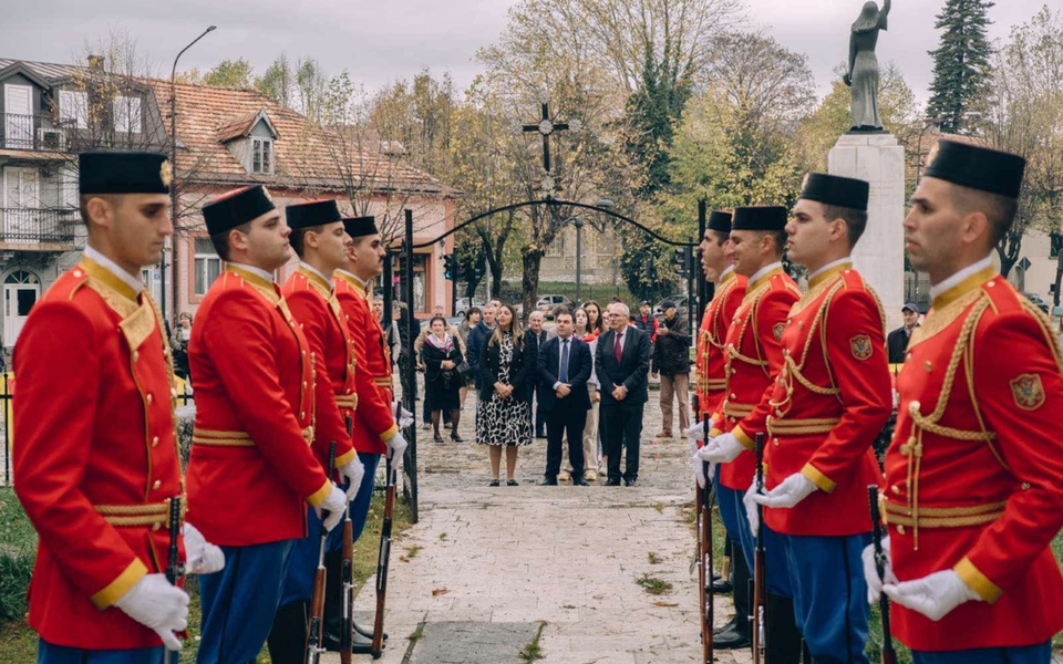 Položeni vijenci na Spomen kosturnicu i kod Vlaške crkve povodom Dana oslobođenja Cetinja