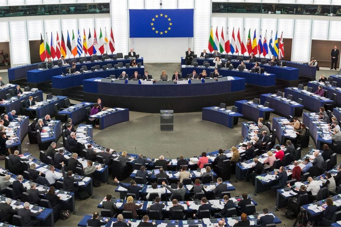 EP izglasao rezoluciju da se pregovori Srbije uslove sankcijama protiv Rusije