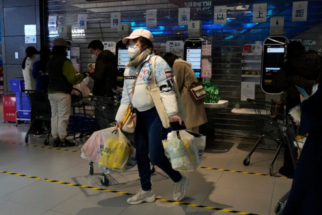 Panična kupovina hrane u Pekingu nakon najave novih centara za kovid karantin