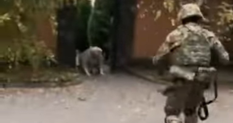 Širi se snimak iz Hersona, pogledajte susret vojnika i njegove bake