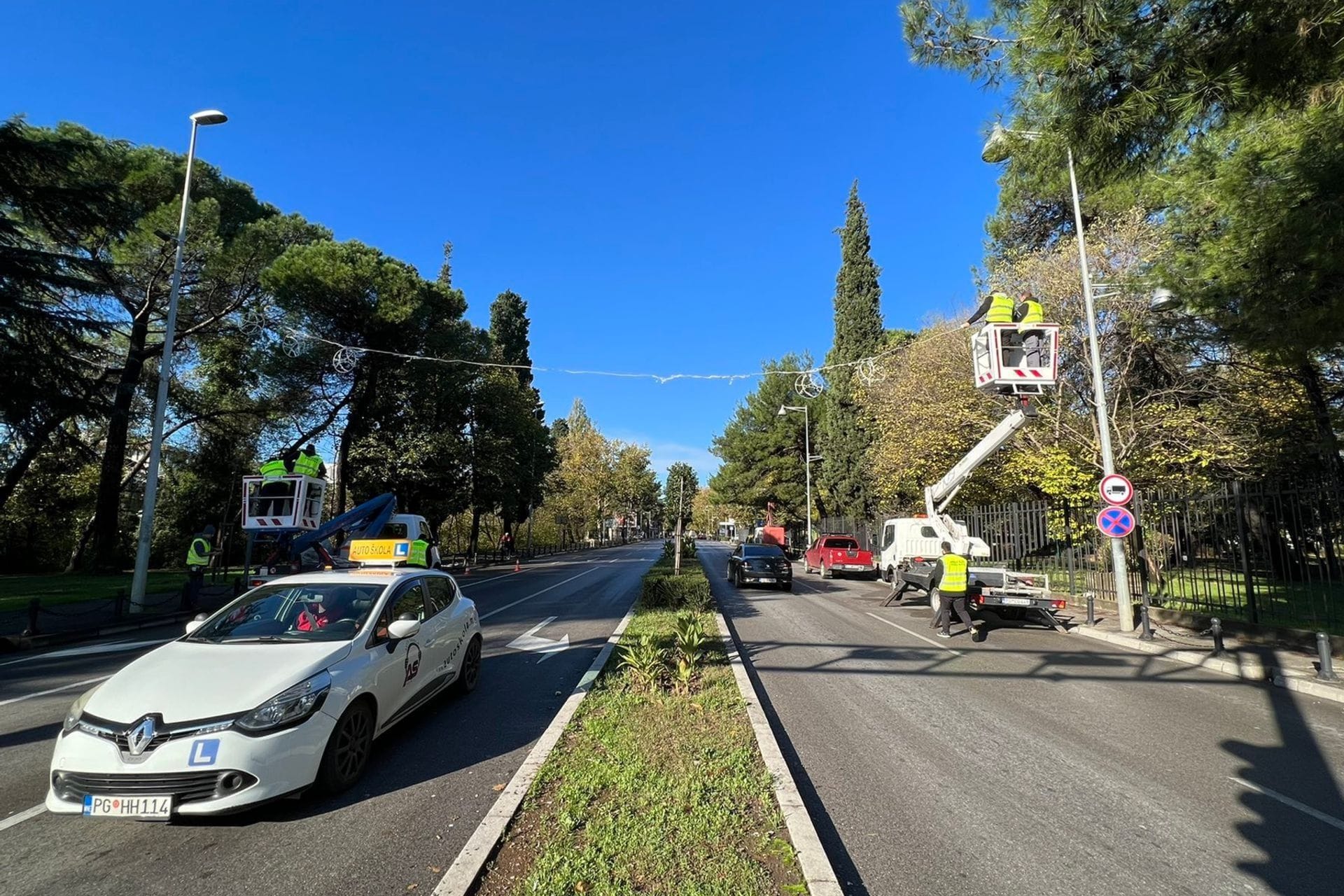 Počelo novogodišnje ukrašavanje Podgorice