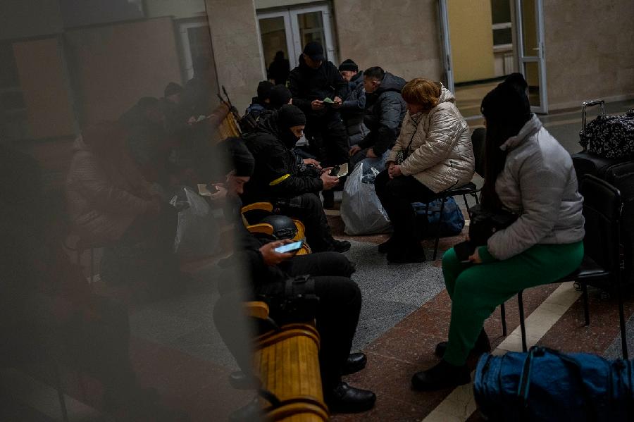 Civili bježe iz Hersona nakon ruskih udara