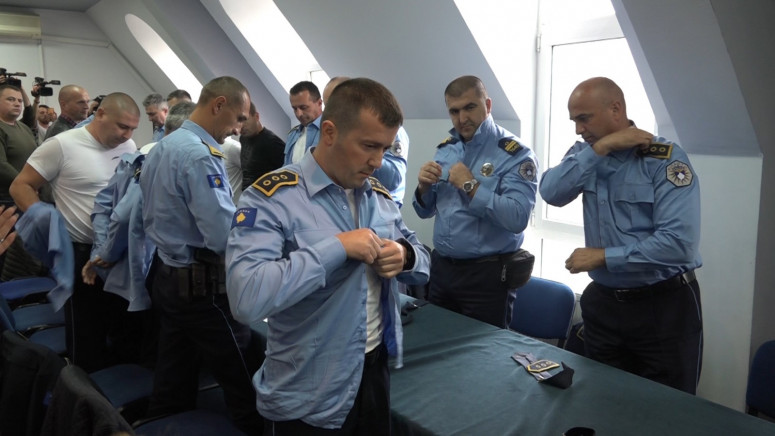 Oko 300 srpskih policajaca i komandira sa Kosova i formalno predali ostavke