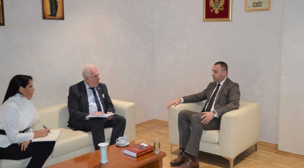Šćekić sa ambasadorom Rumunije: Iskustva prijateljskih zemalja značajna za zdravstveni sistem
