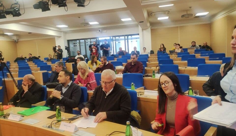 Zaključena sjednica OIK-a: Predstavnici opozicije u Glavnom gradu pokušali da izvrše pravno nasilje