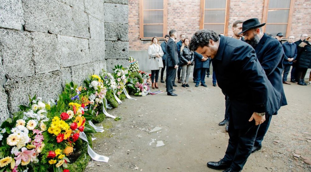 Abazović položio vijenac ispred Zida smrti u Aušvicu