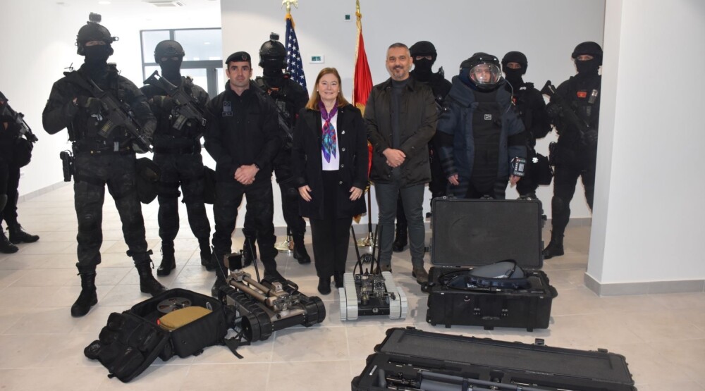 Ambasada SAD donirala opremu u vrijednosti od 3,4 miliona dolara Upravi policije