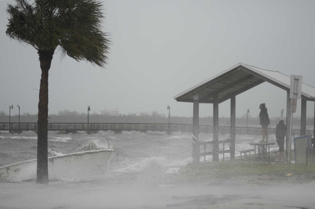 Uragan Nikol nadomak obala Floride