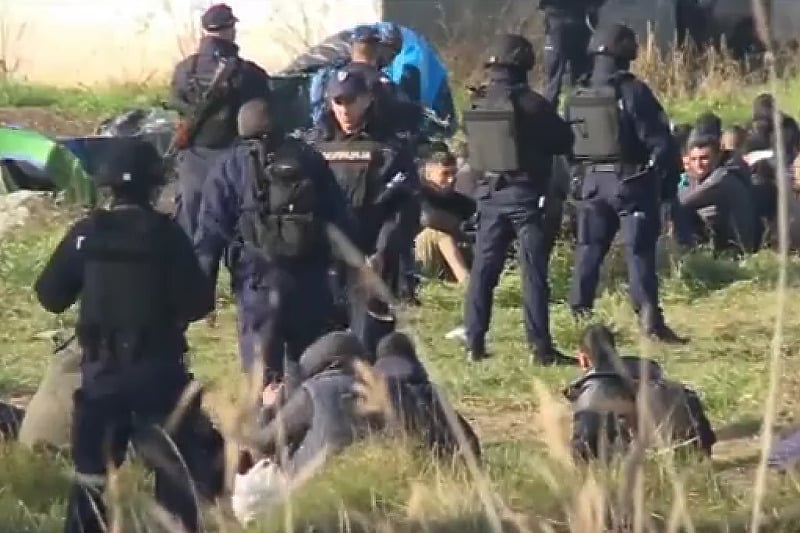(VIDEO)Oružani sukob migranata na srbijansko-mađarskoj granici, privedeno 600 osoba