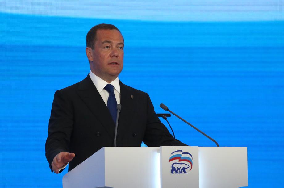 Medvedev predviđa: Sljedeće godine raspad EU i građanski rat u SAD