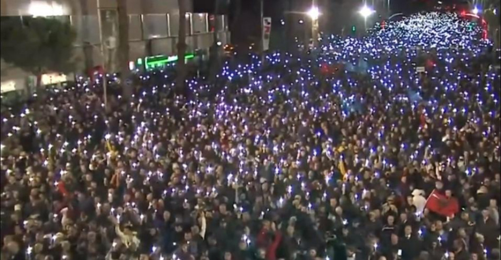 (VIDEO) Demonstranti u Tirani se potukli sa policijom