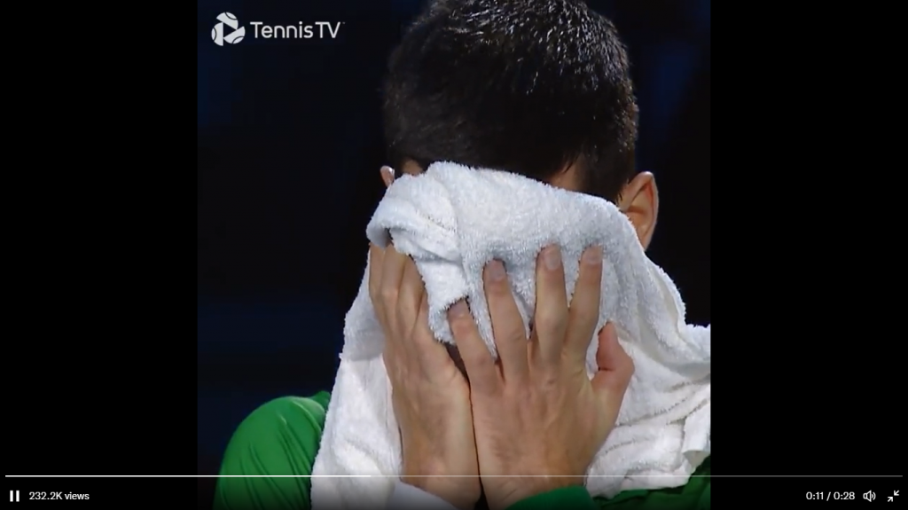 (VIDEO) Novak protiv Medvedeva bio na izmaku snage, tresao se i pravio bolne grimase