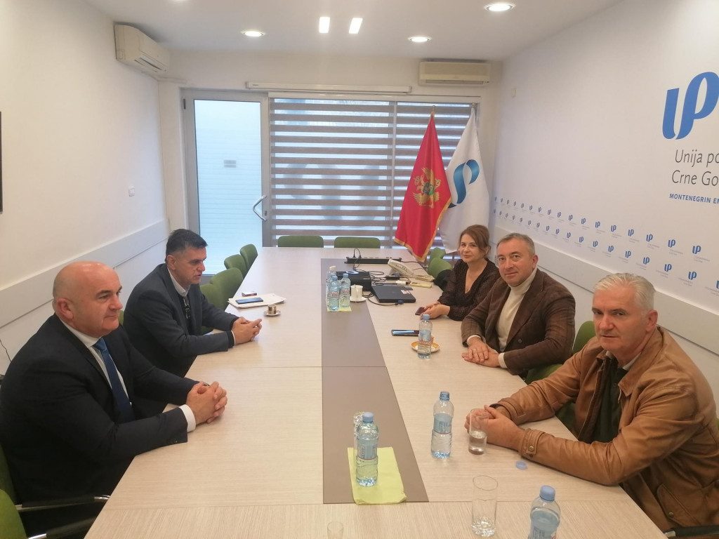 Pitanje neradne nedelje da se rješiti kroz dijalog poslodavaca, sindikata i države