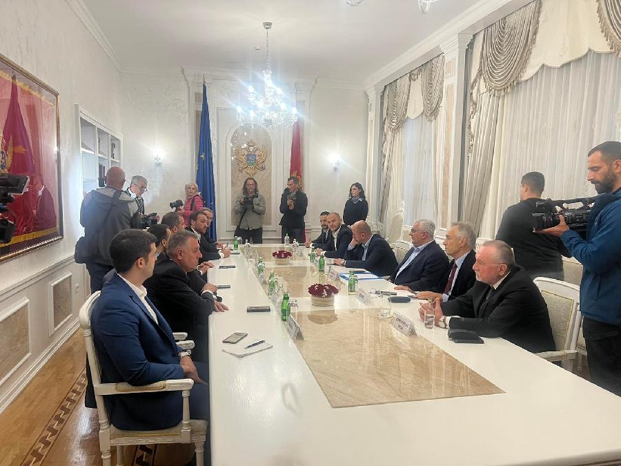 Počeo sastanak lidera većine o formiranju Vlade