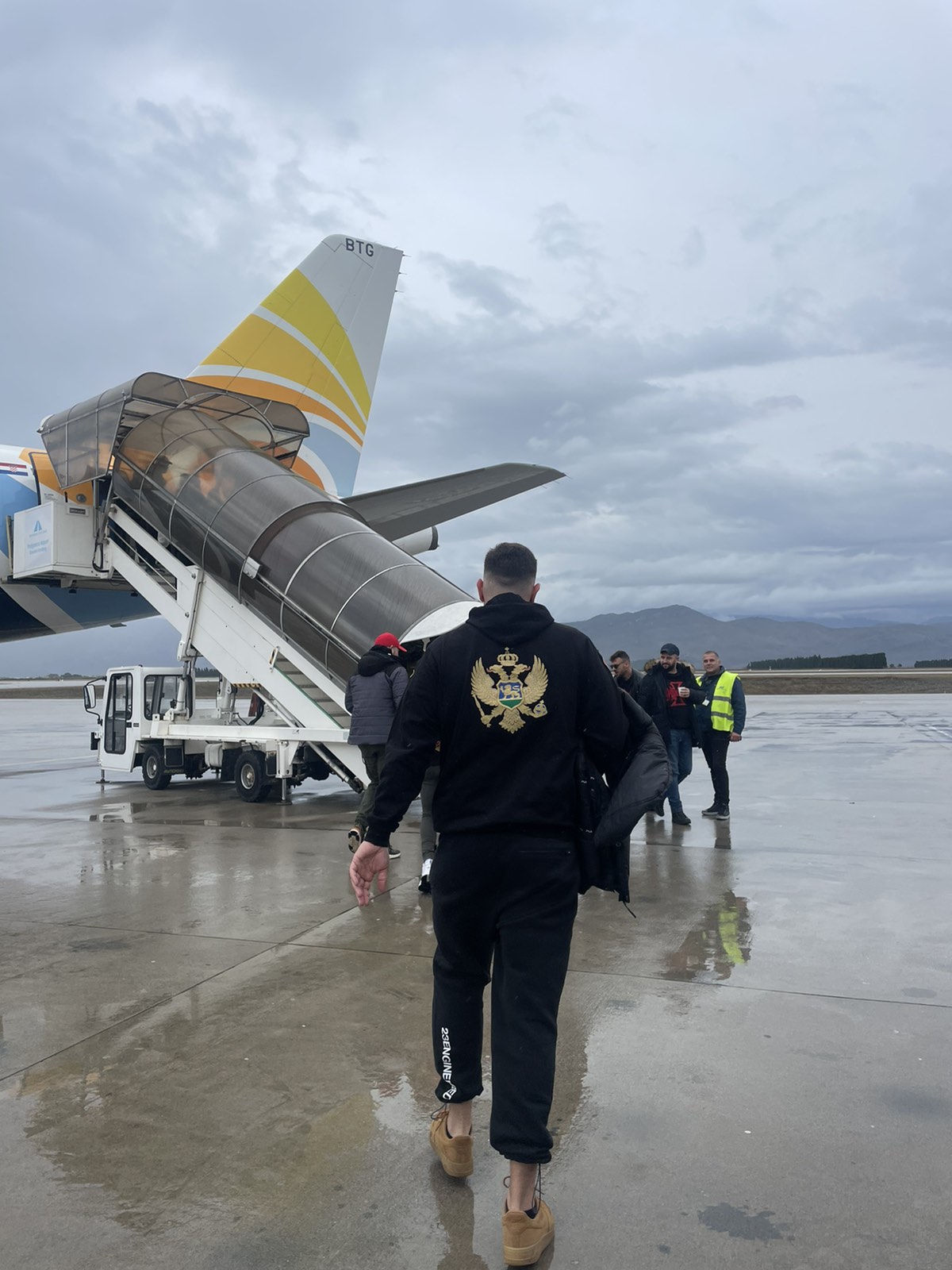 Aerodrom Podgorica ponovo odbio slijetanje aviona sa navijačima poslije 23 časa