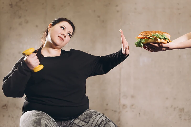 Novo istraživanje tvrdi da će gojazni ljudi izgubiti više kilograma ako imaju novčani podsticaj