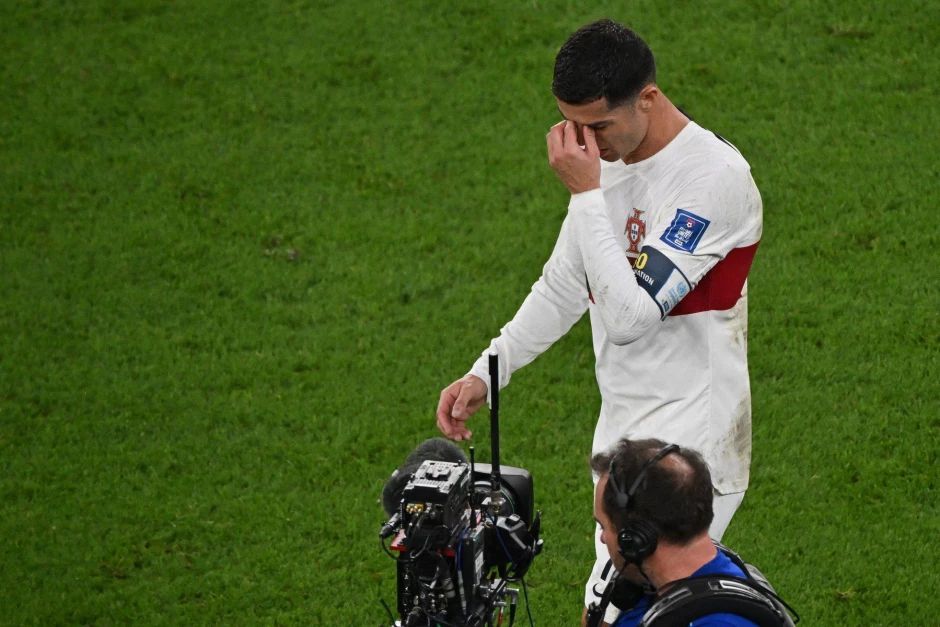 Uplakani Ronaldo agresivno odgurnuo navijača