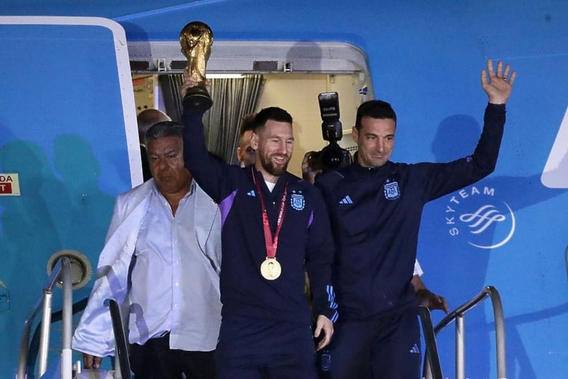 Prvaci svijeta se vratili u Argentinu, Mesija i ekipu danas očekuje spektakularna parada