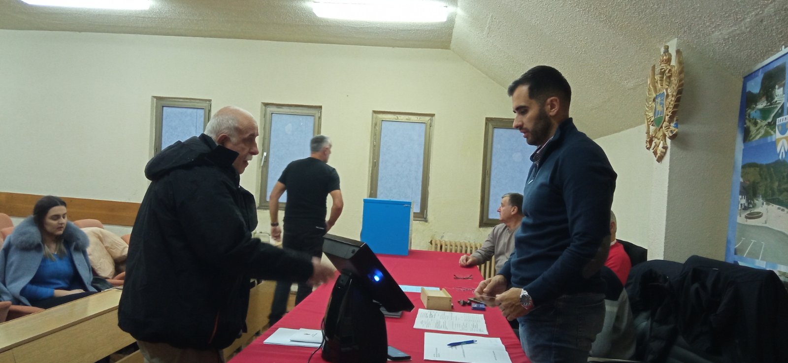 Propao i osmi pokušaj: Prekinuto glasanje i u zgradi Opštine i u Kruševicama