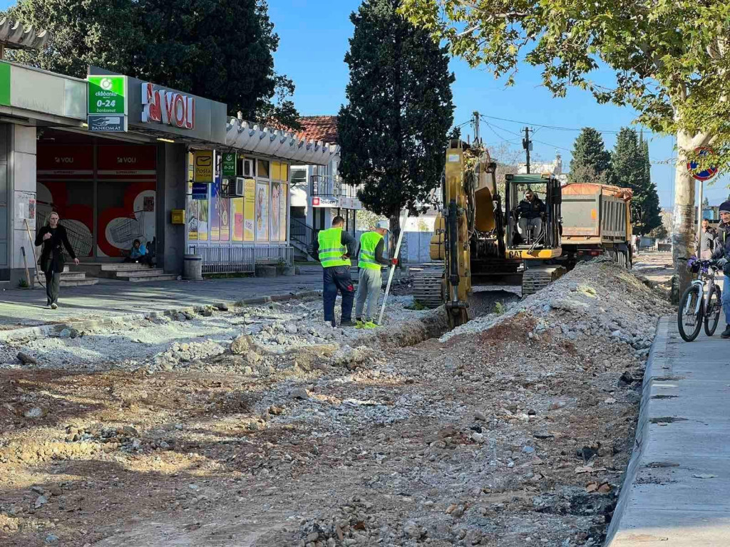 Počela rekonstrukcija puta u centru Tuzi: Za 550 metara puta 347 hiljada eura