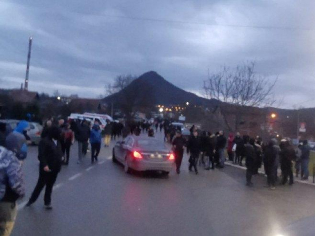 Osmi dan barikada na sjeveru Kosova, prelazi Jarinje i Brnjak zatvoreni