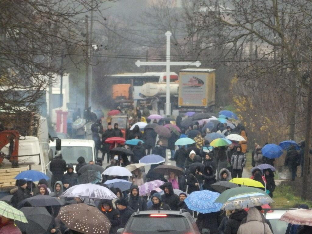 Srbi na sjeveru KiM 12 dana na barikadama, Euleks: Bezbjednosna situacija uznemirujuća