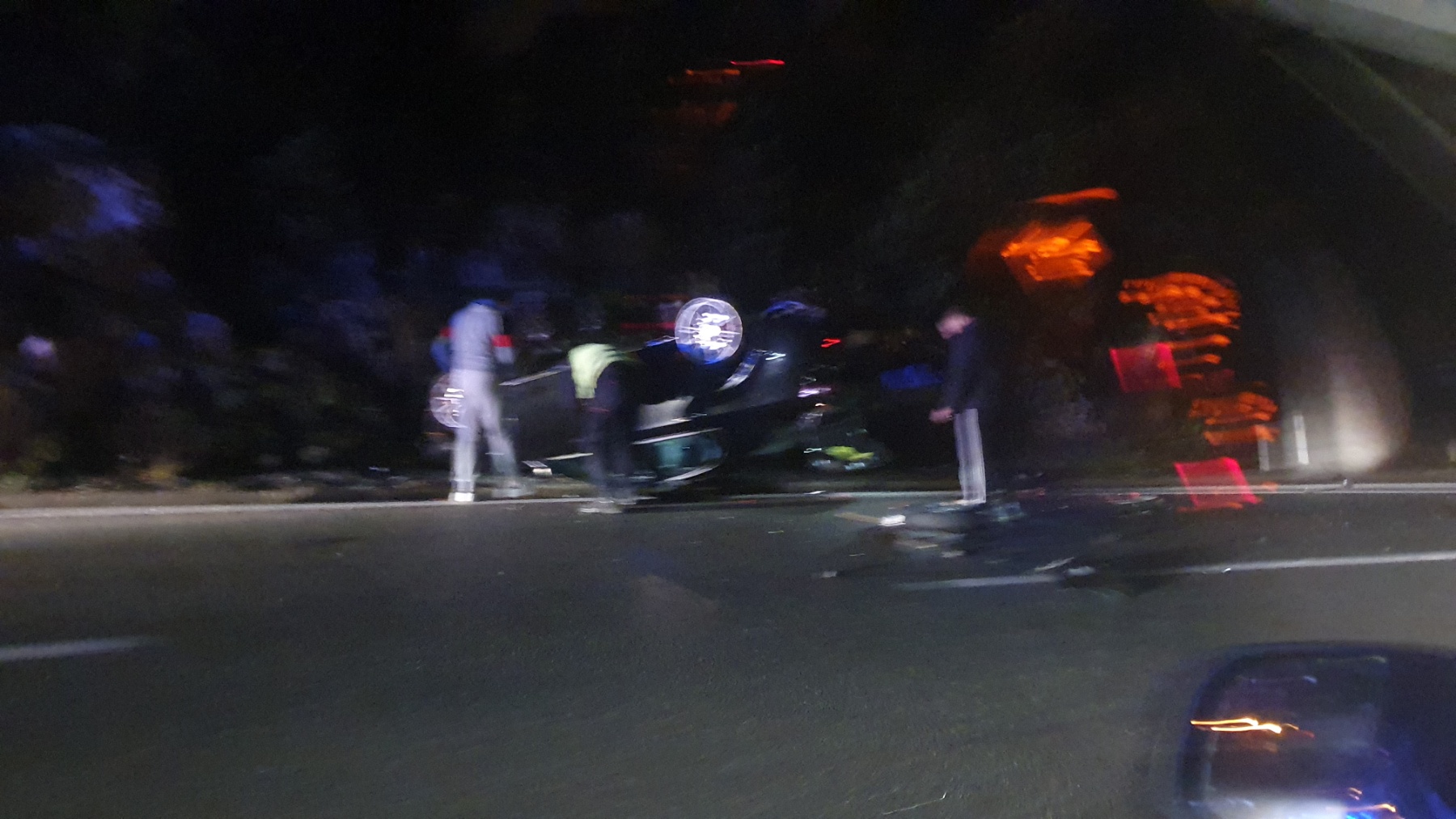 Saobraćajna nezgoda kod tunela Mekavac: Automobil završio na krovu