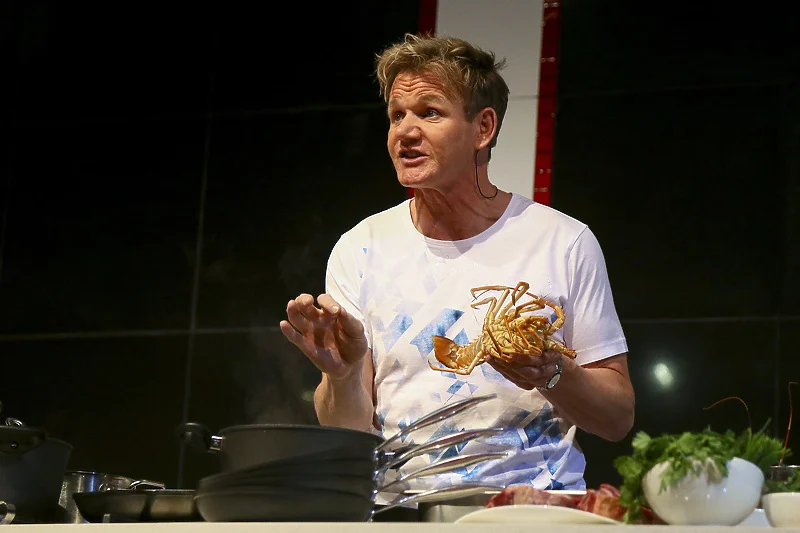 Gordon Ramsay neće ostaviti svoje bogatstvo djeci, a ne dozvoljava im ni da putuju prvom klasom