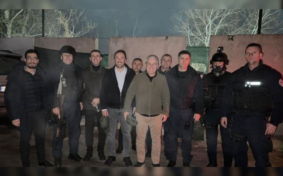 Nova godina na Kosovu: Ministar policije na punktu, građani u kućama